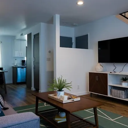 Stylish 2 Bed 1 And Half Bath Apartment Near Sofi Stadium, Lax, Forum